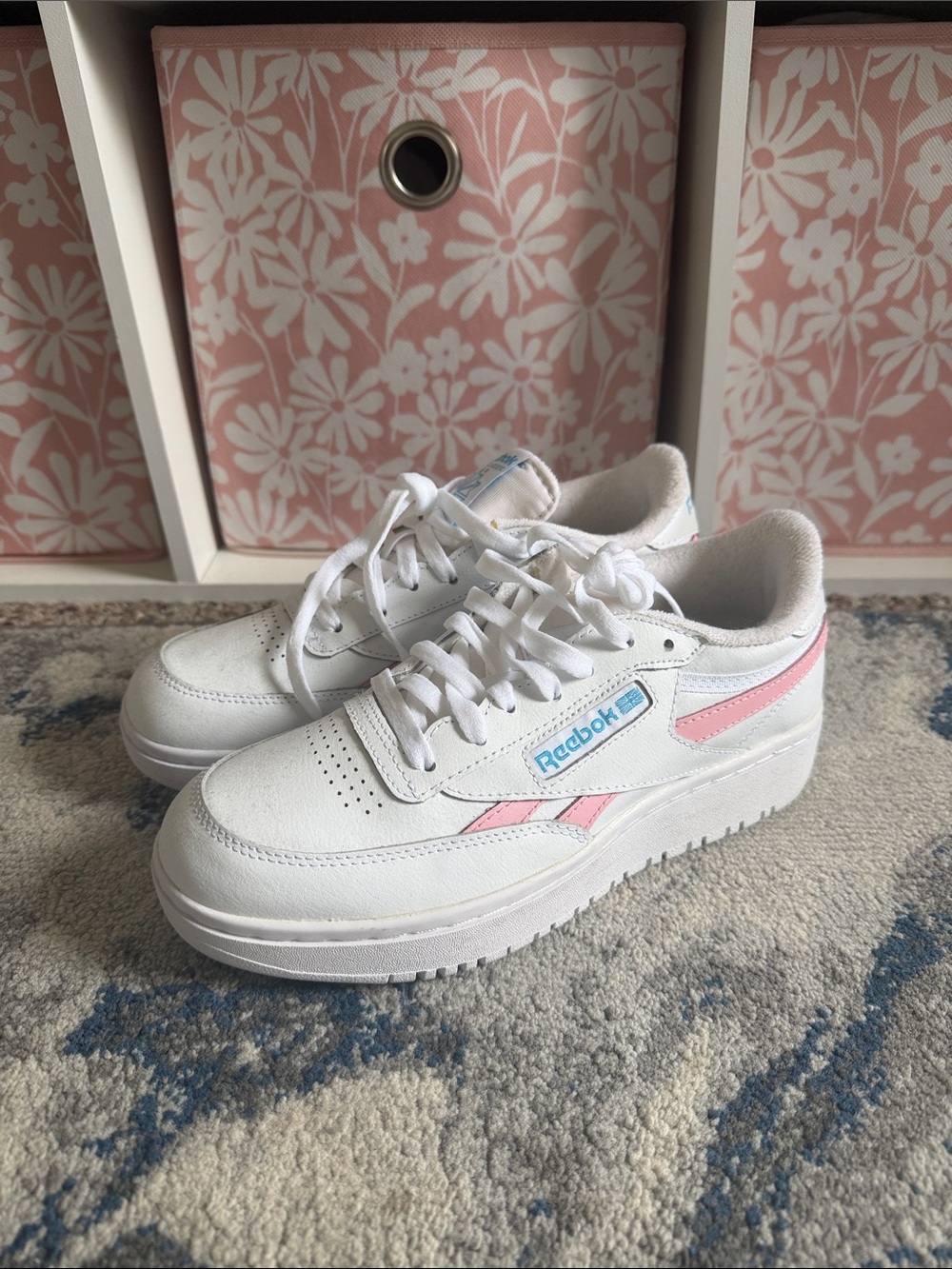 Reebok White & Pink Classic Low-Top Sneakers